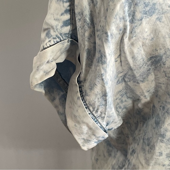 Thread + Supply Chambray Shirt- Acid Wash Blue- Size Small - Picture 4 of 7